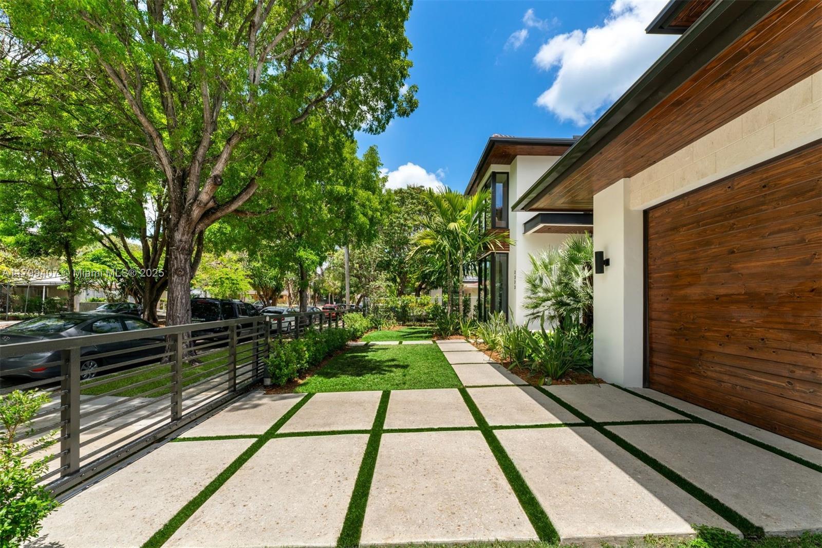 2323 Sw 2nd Ave Property Photo 23