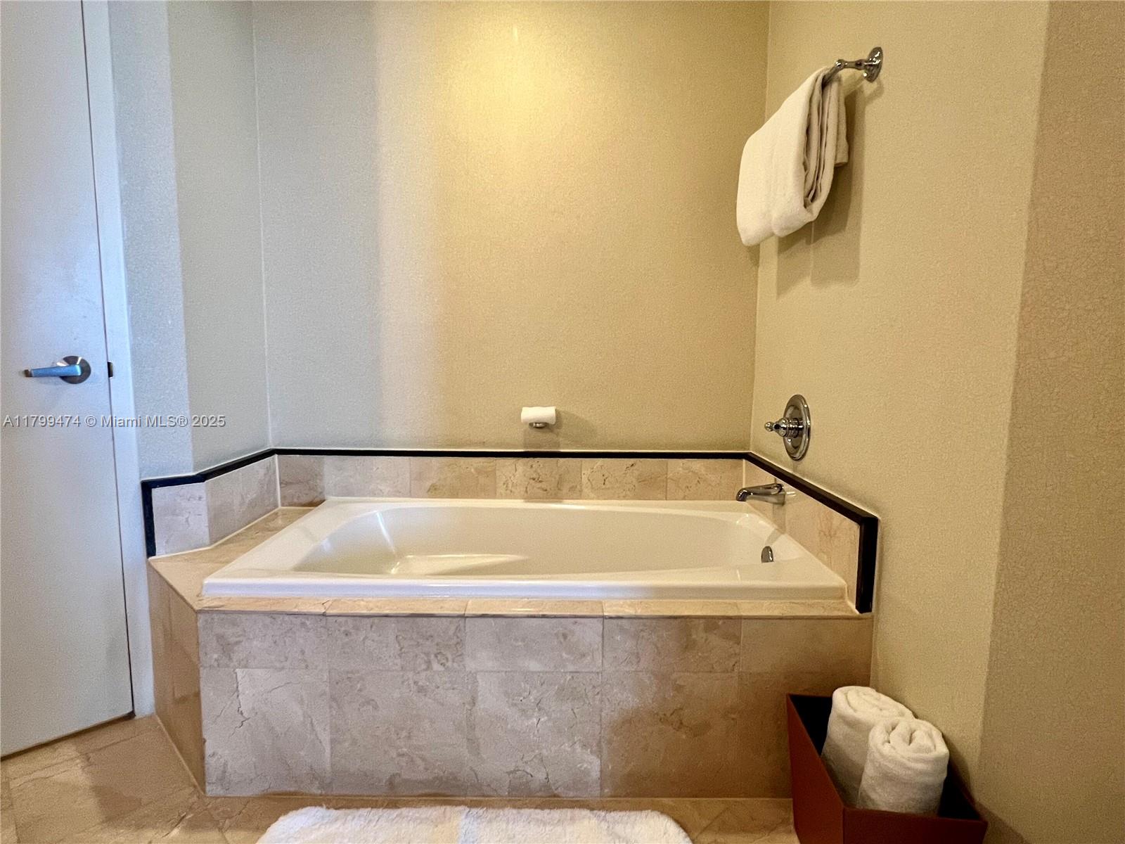 18001 Collins Ave 2605 Property Photo 10