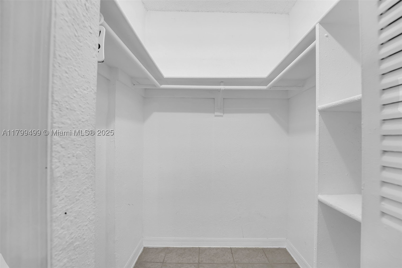 4550 Nw 9th St 106e Property Photo 11