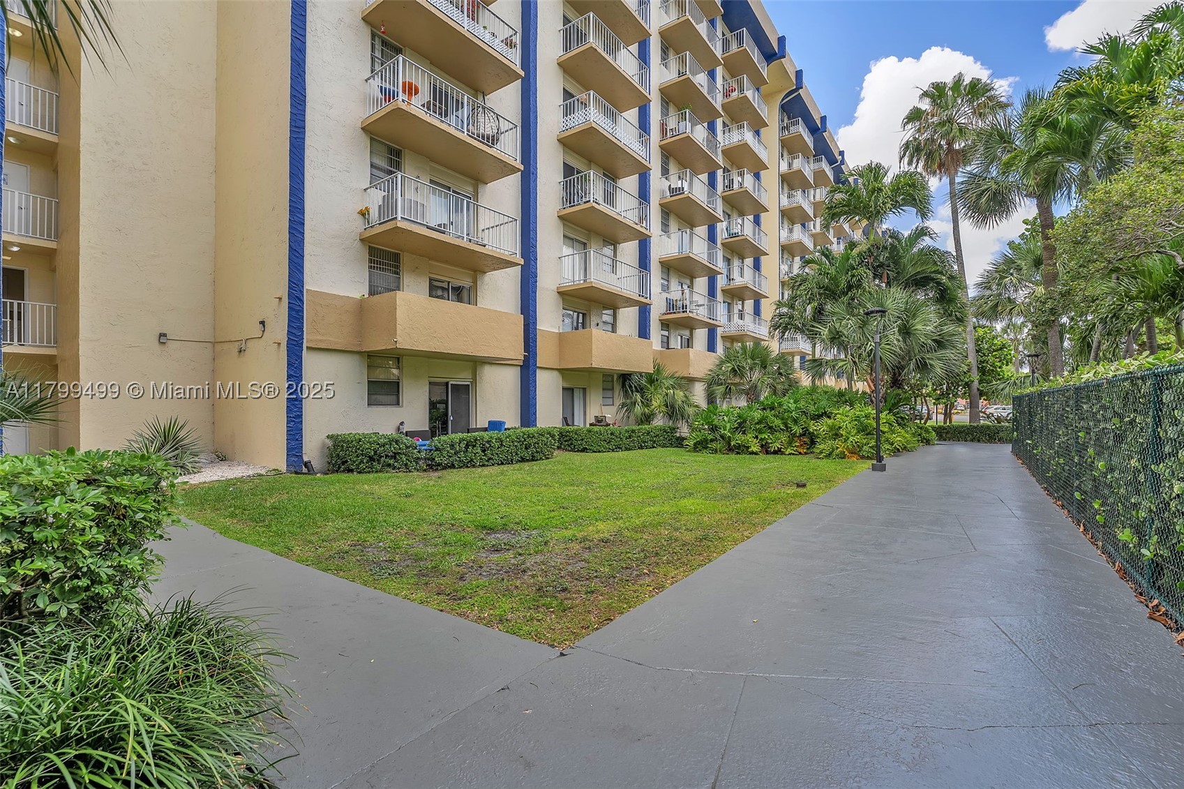 4550 Nw 9th St 106e Property Photo 20