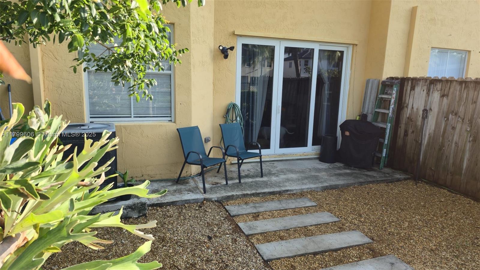 10846 Sw 240th Ln Property Photo 6