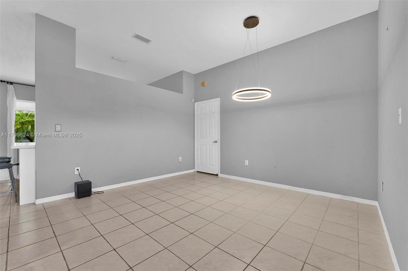 2625 Se 5th Ct Property Photo 23