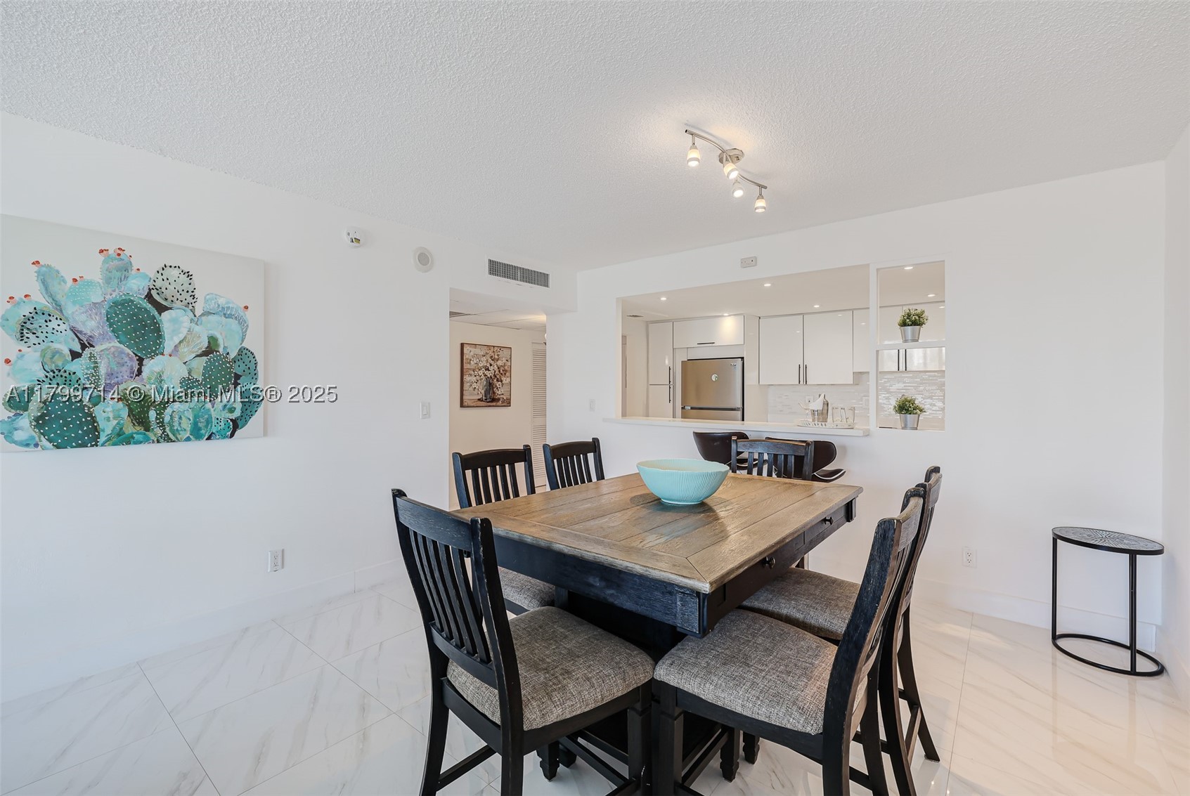 19370 Collins Ave 324 Property Photo 15