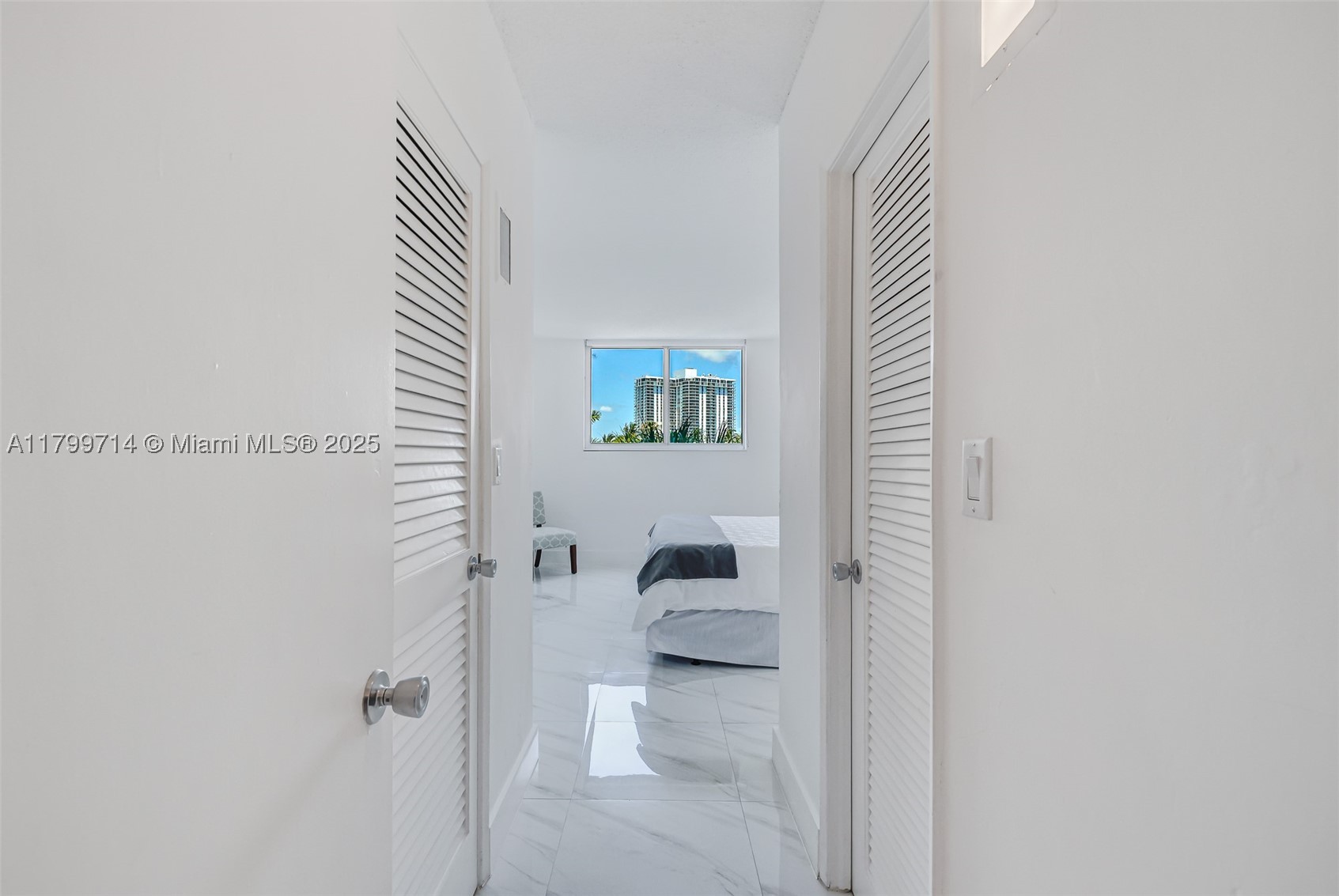 19370 Collins Ave 324 Property Photo 22