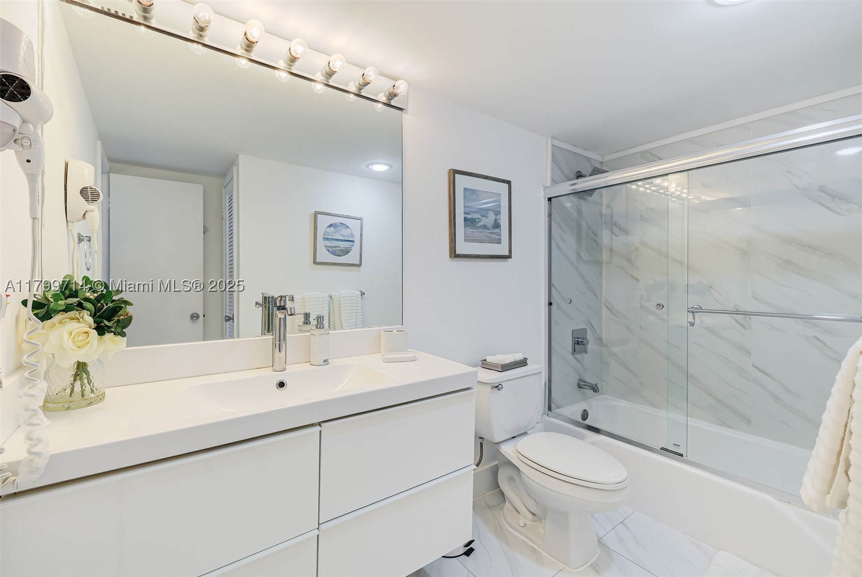 19370 Collins Ave 324 Property Photo 27