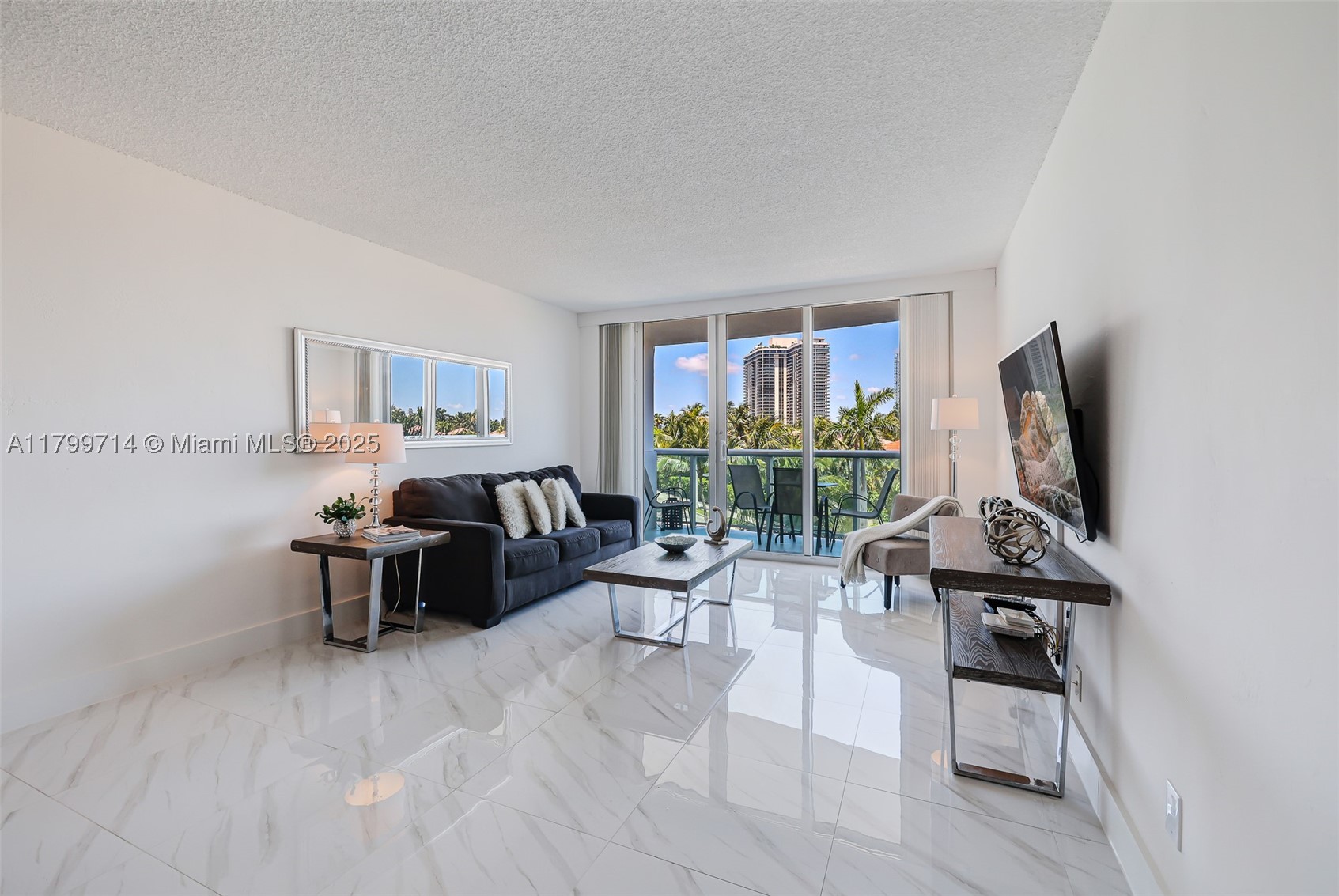 19370 Collins Ave 324 Property Photo 28
