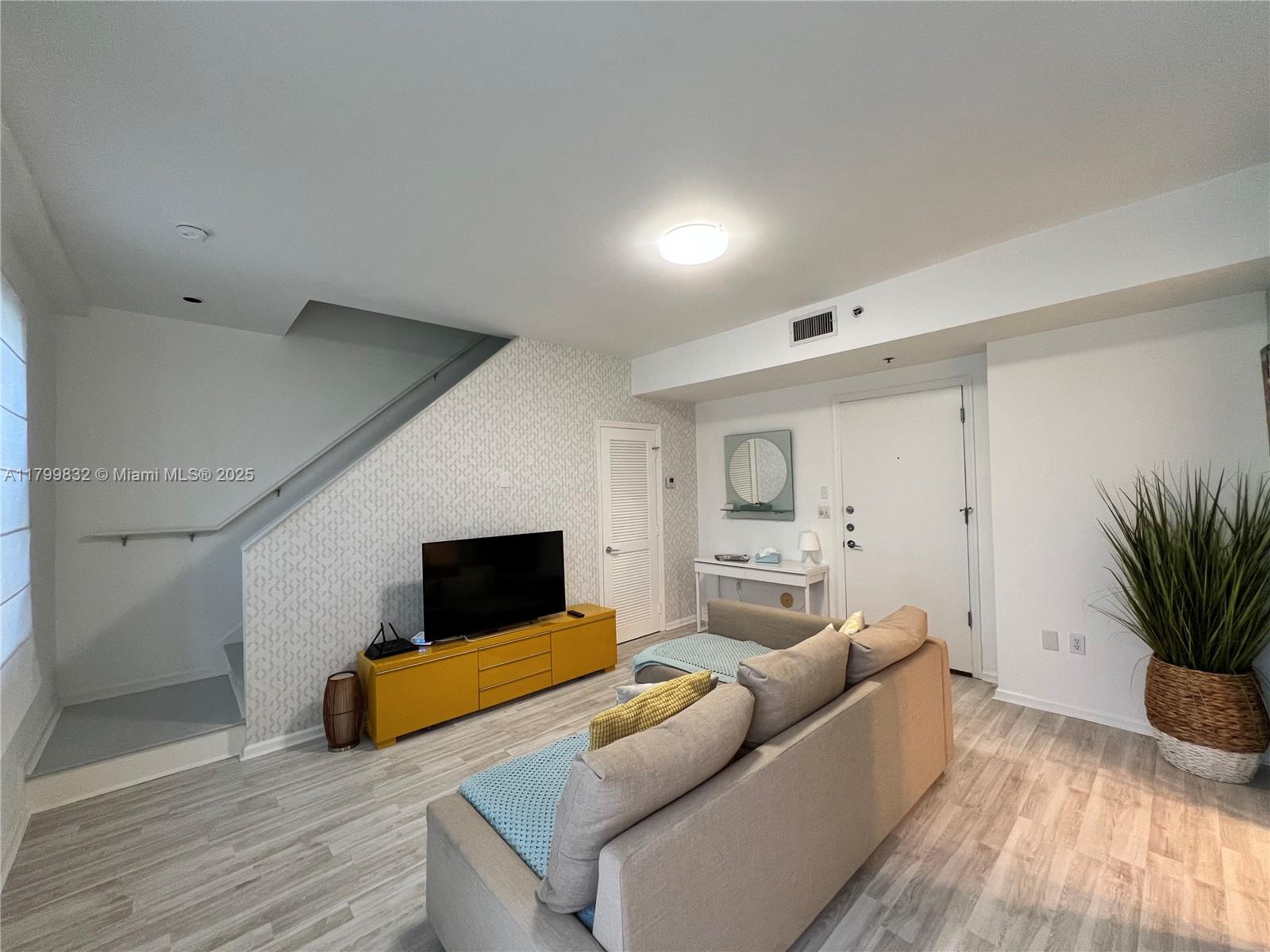 1614 Pennsylvania Ave 2I Property Photo 1