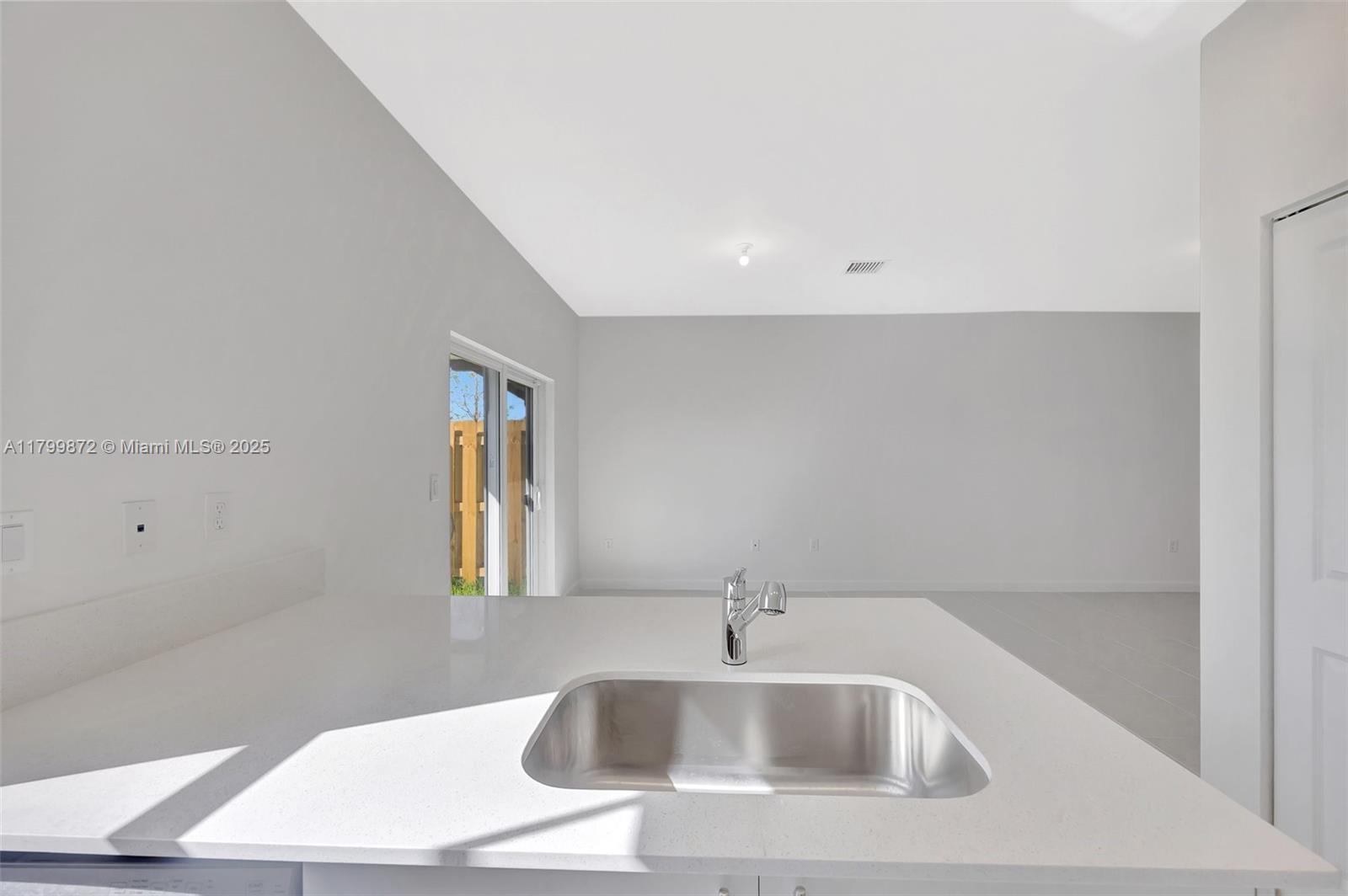 2412 Se 29 Str 2412 Property Photo 11