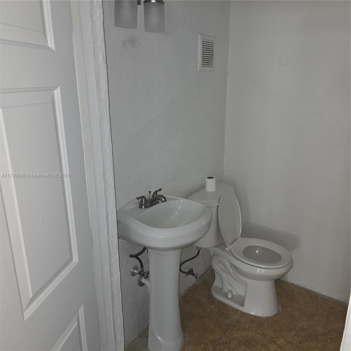 6001 Nw 17th Ave 6001 Property Photo 7