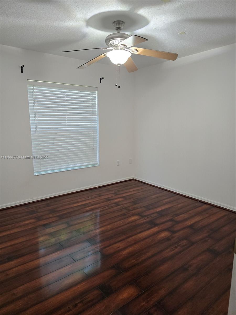 453 Dahoon Holly Dr Property Photo 3