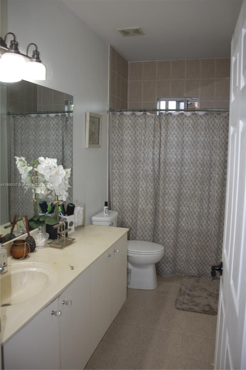 909 Ne 41st Ter 909 Property Photo 12