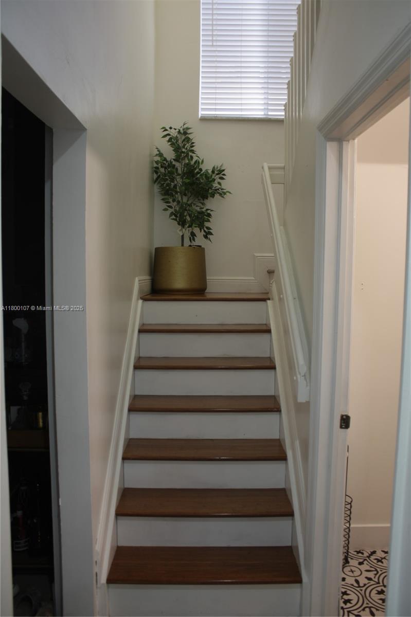 909 Ne 41st Ter 909 Property Photo 14
