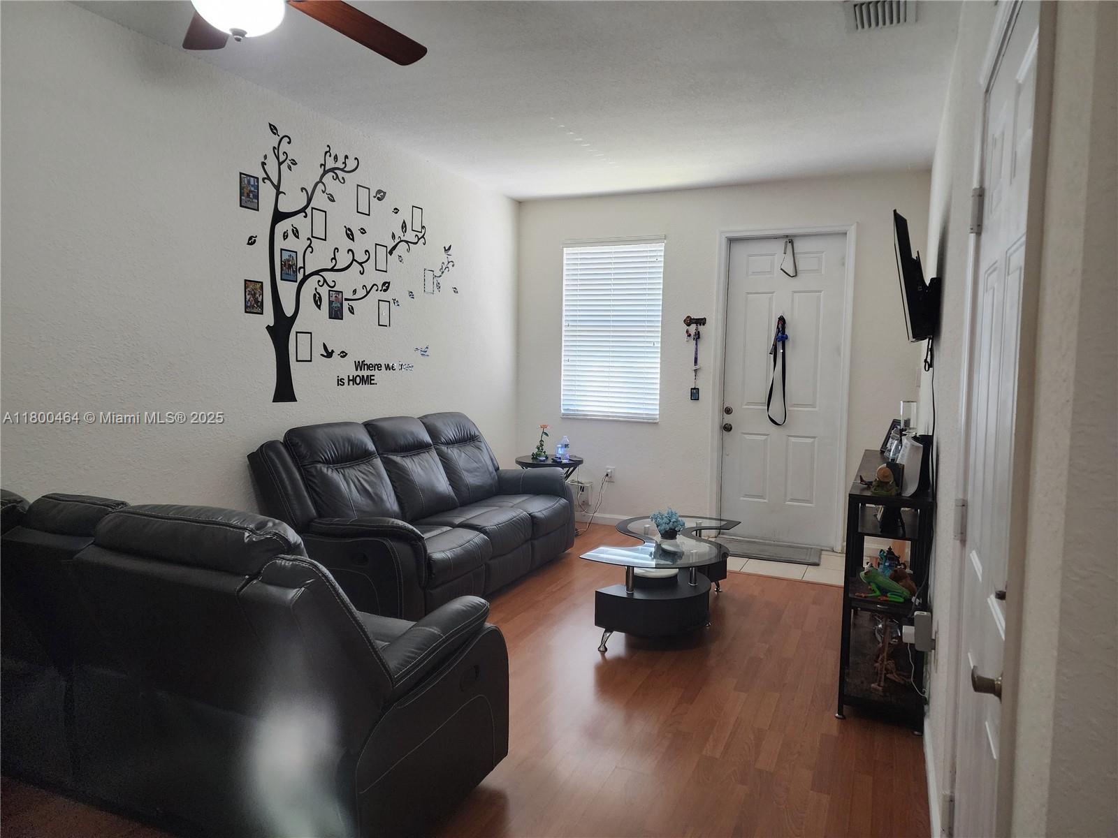 962 Ne 29th Ter Property Photo 3