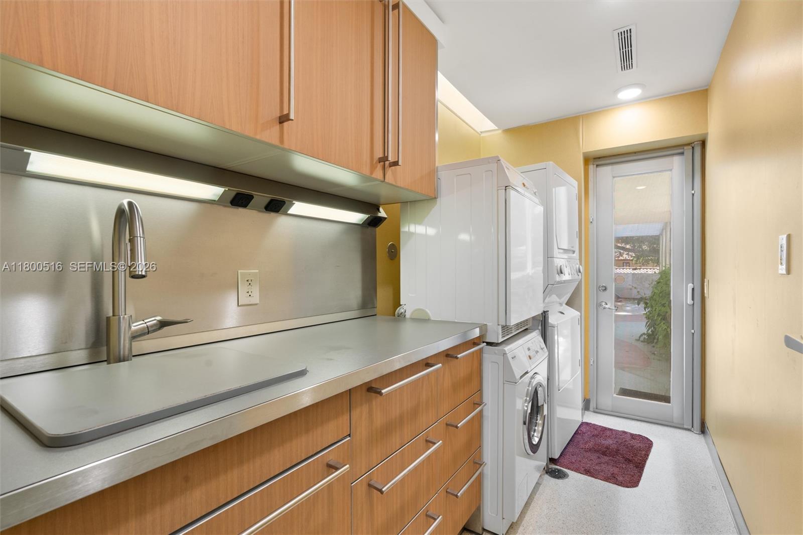 2500 Mercedes Dr Property Photo 28