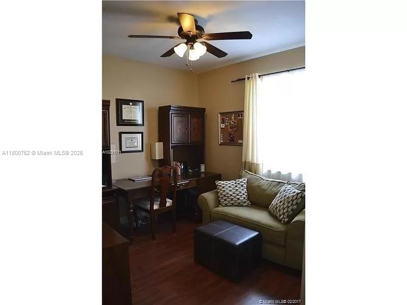 2402 Ne 41st Pl 2402 Property Photo 11