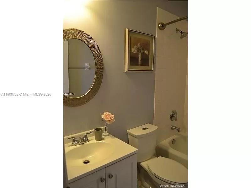 2402 Ne 41st Pl 2402 Property Photo 13