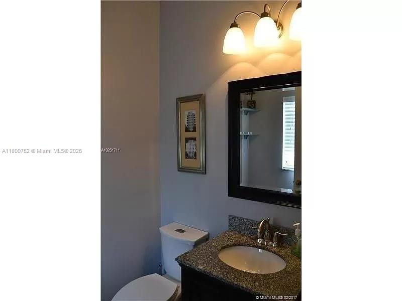 2402 Ne 41st Pl 2402 Property Photo 14