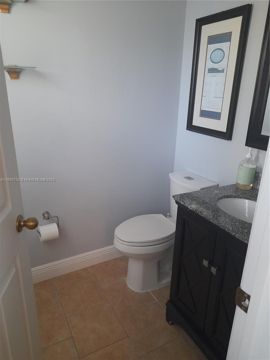 2402 Ne 41st Pl 2402 Property Photo 23