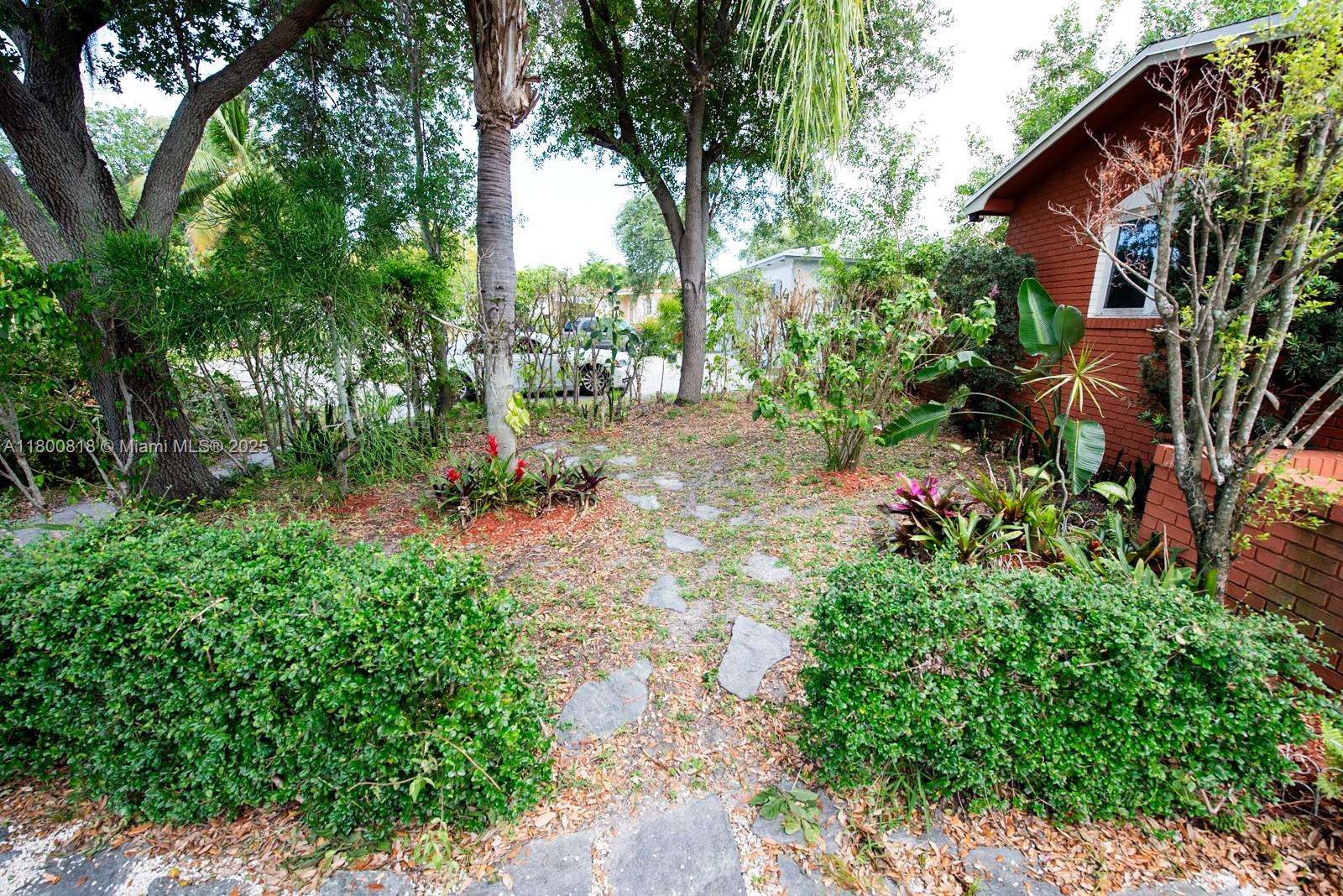 16910 Ne 8th Ct Property Photo 4