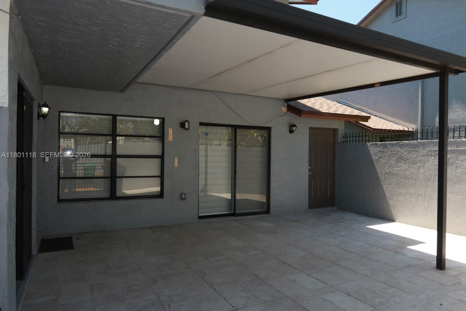 8098 Nw 99th Ter Property Photo 3