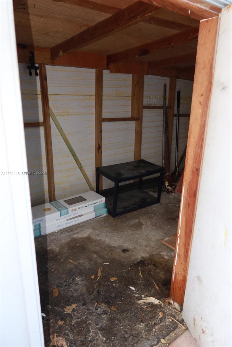 8098 Nw 99th Ter Property Photo 6