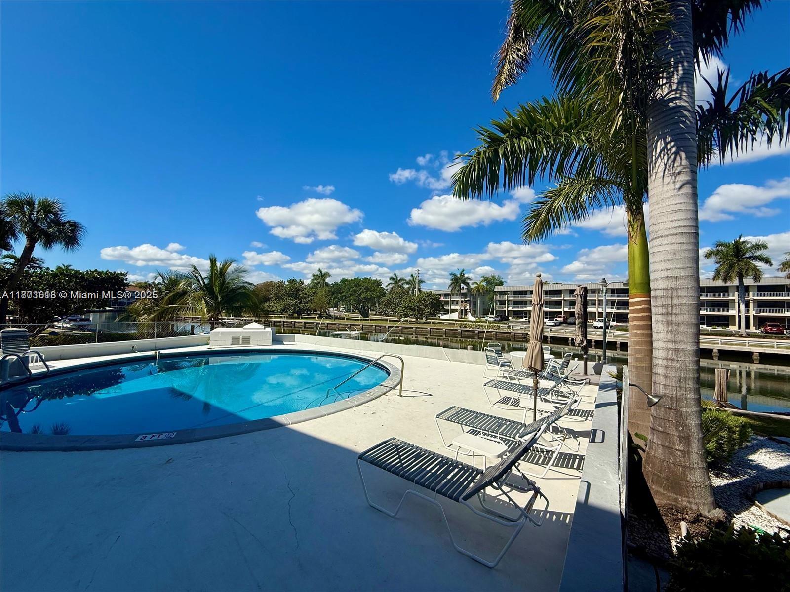 467 Golden Isles Dr 307 Property Photo 1