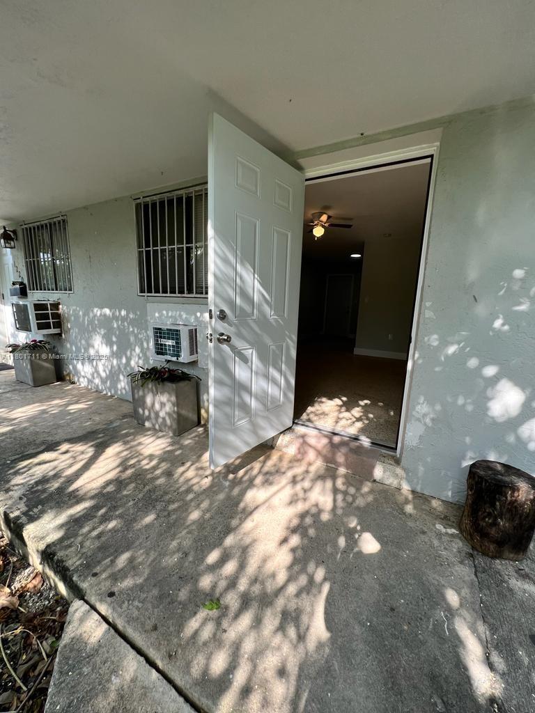 1220 NW 12th St 1 Property Photo 1