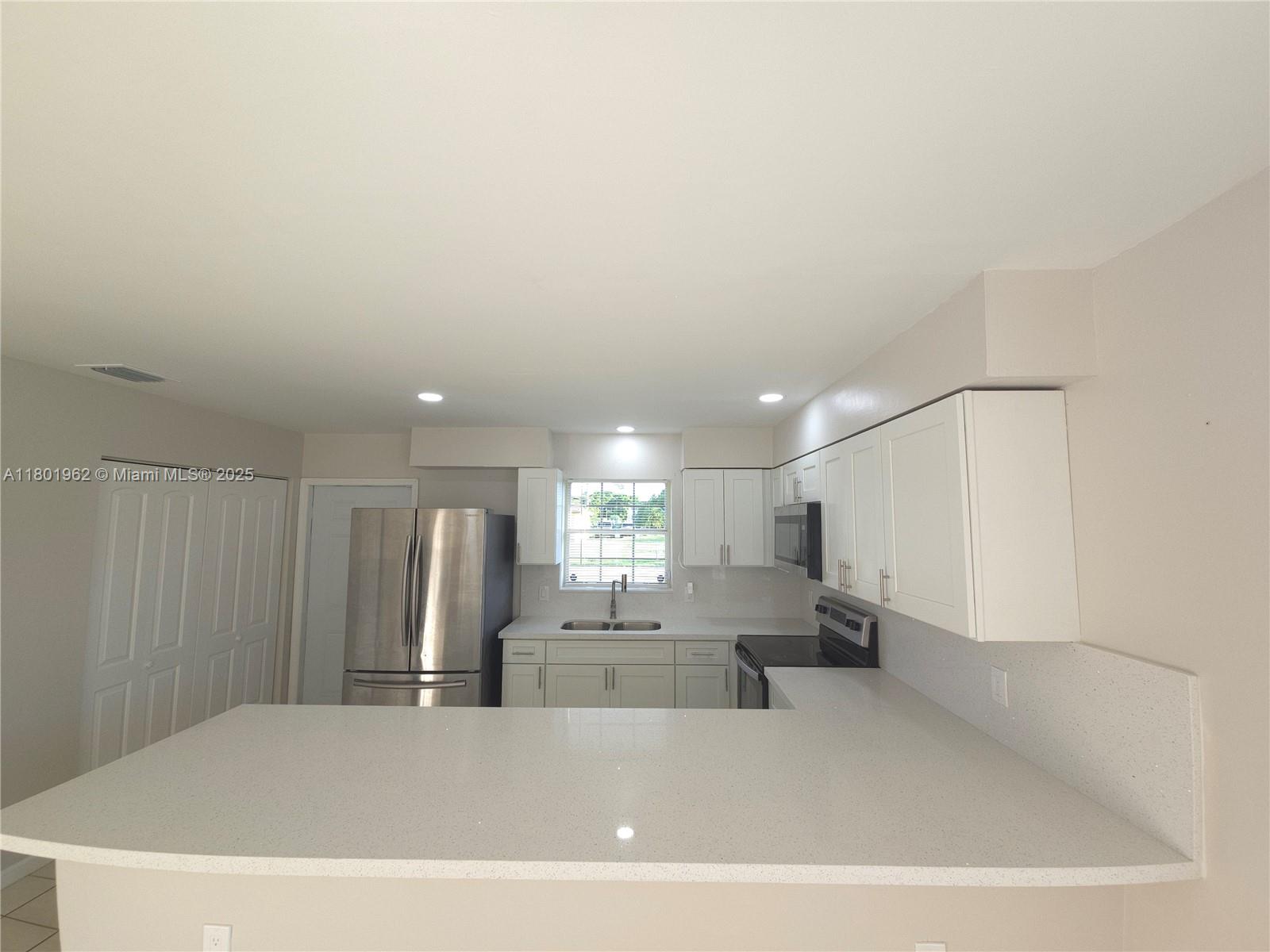 712 Sw 6 St Property Photo 9