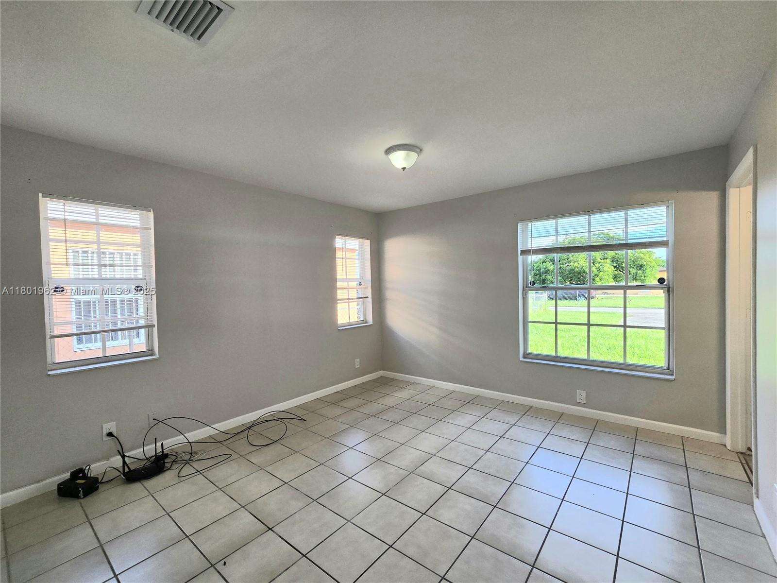 712 Sw 6 St Property Photo 17