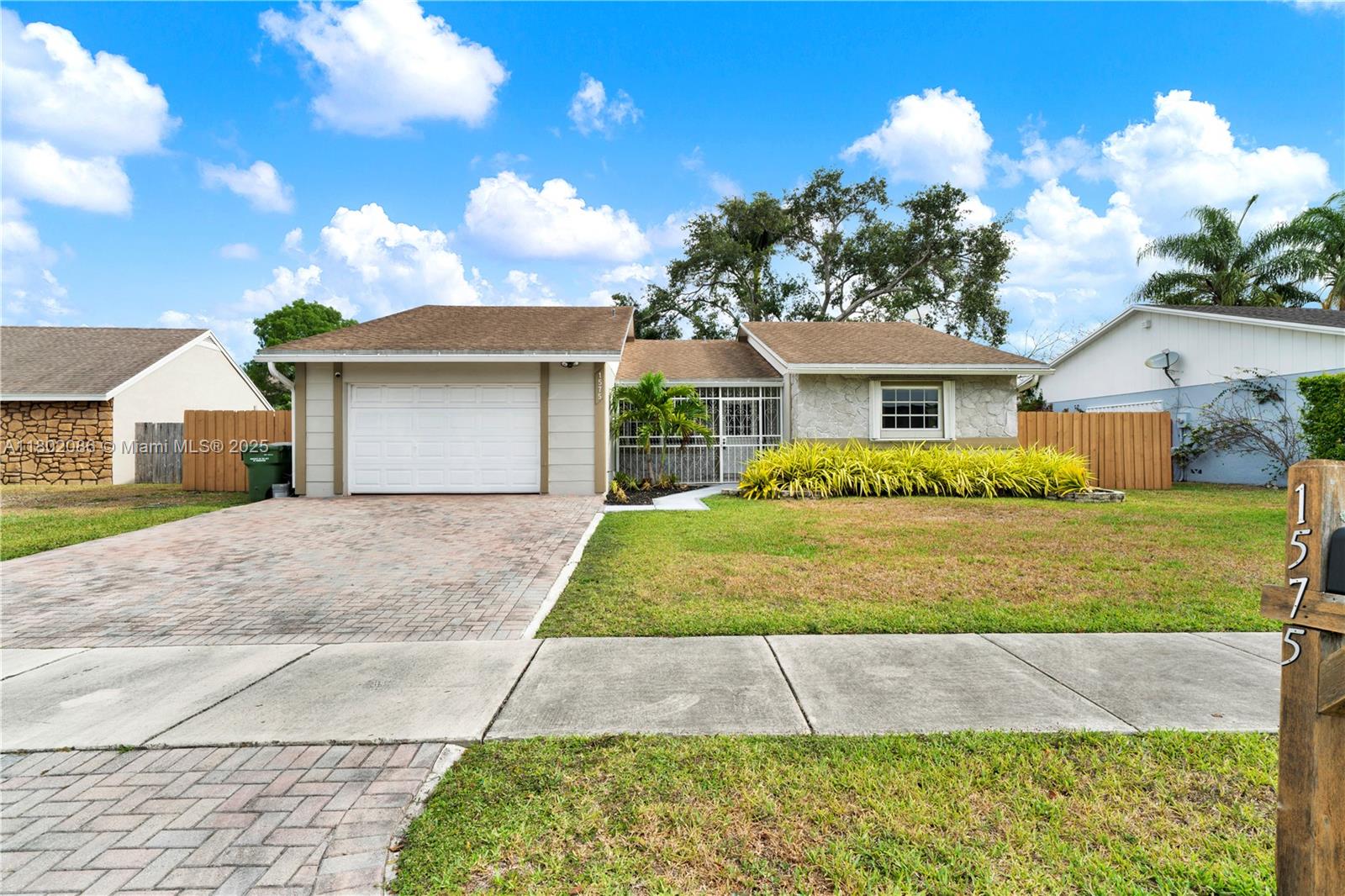 1575 N Goldeneye Ln Property Photo 2