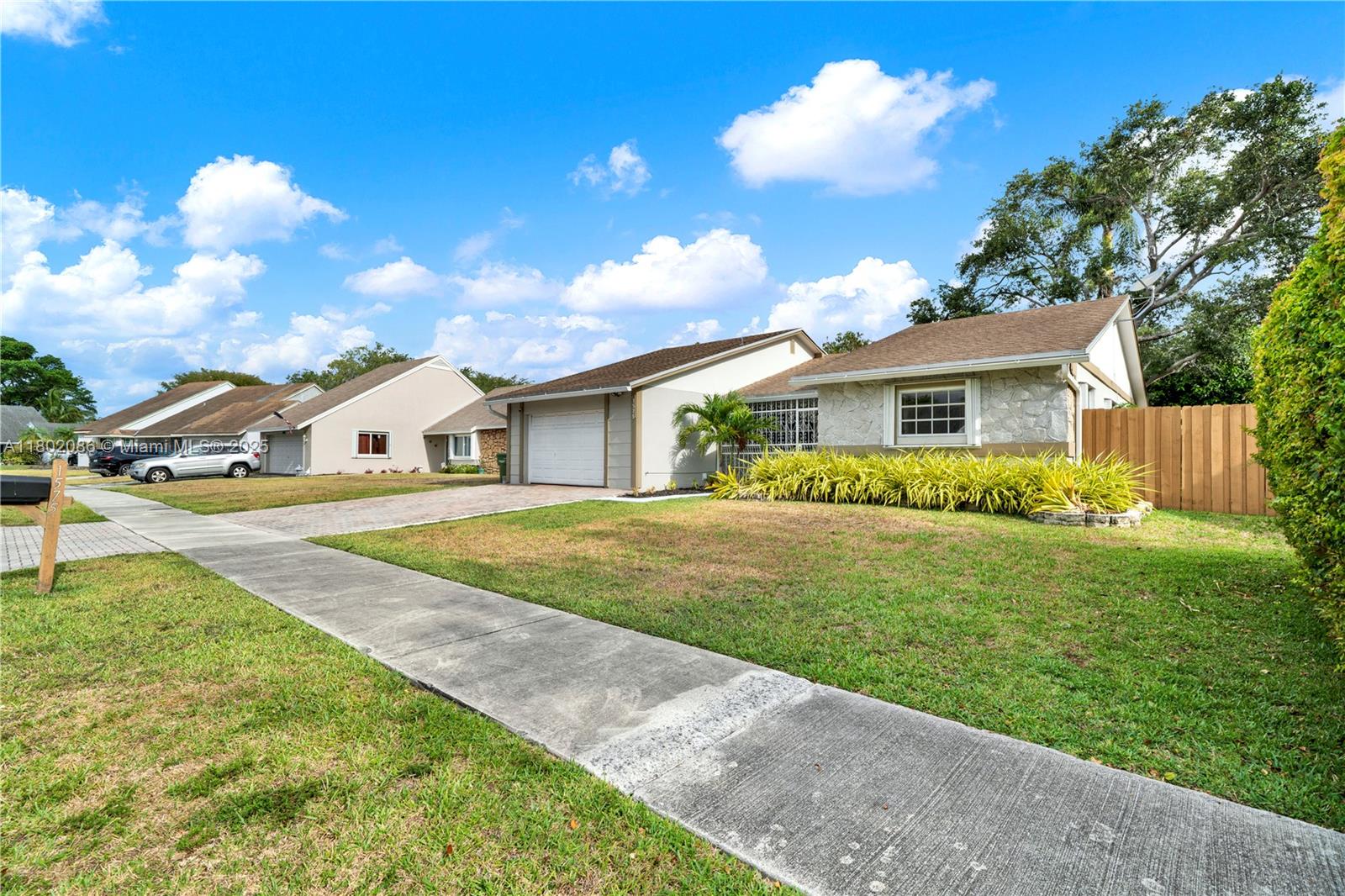 1575 N Goldeneye Ln Property Photo 4