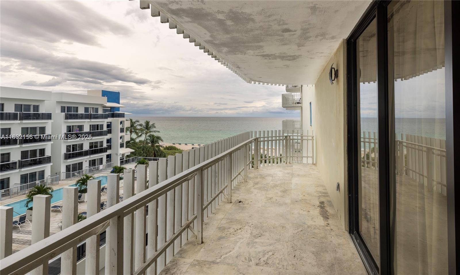 6061 Collins Ave 7d Property Photo 1