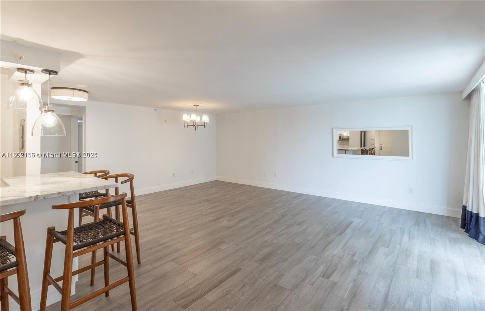 6061 Collins Ave 7d Property Photo 11