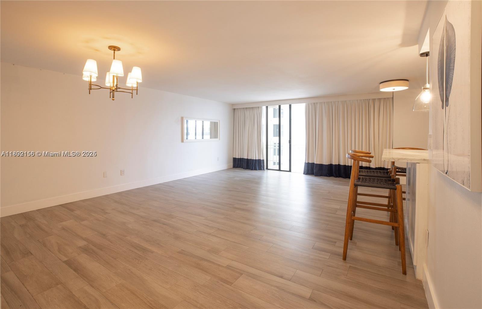 6061 Collins Ave 7d Property Photo 12