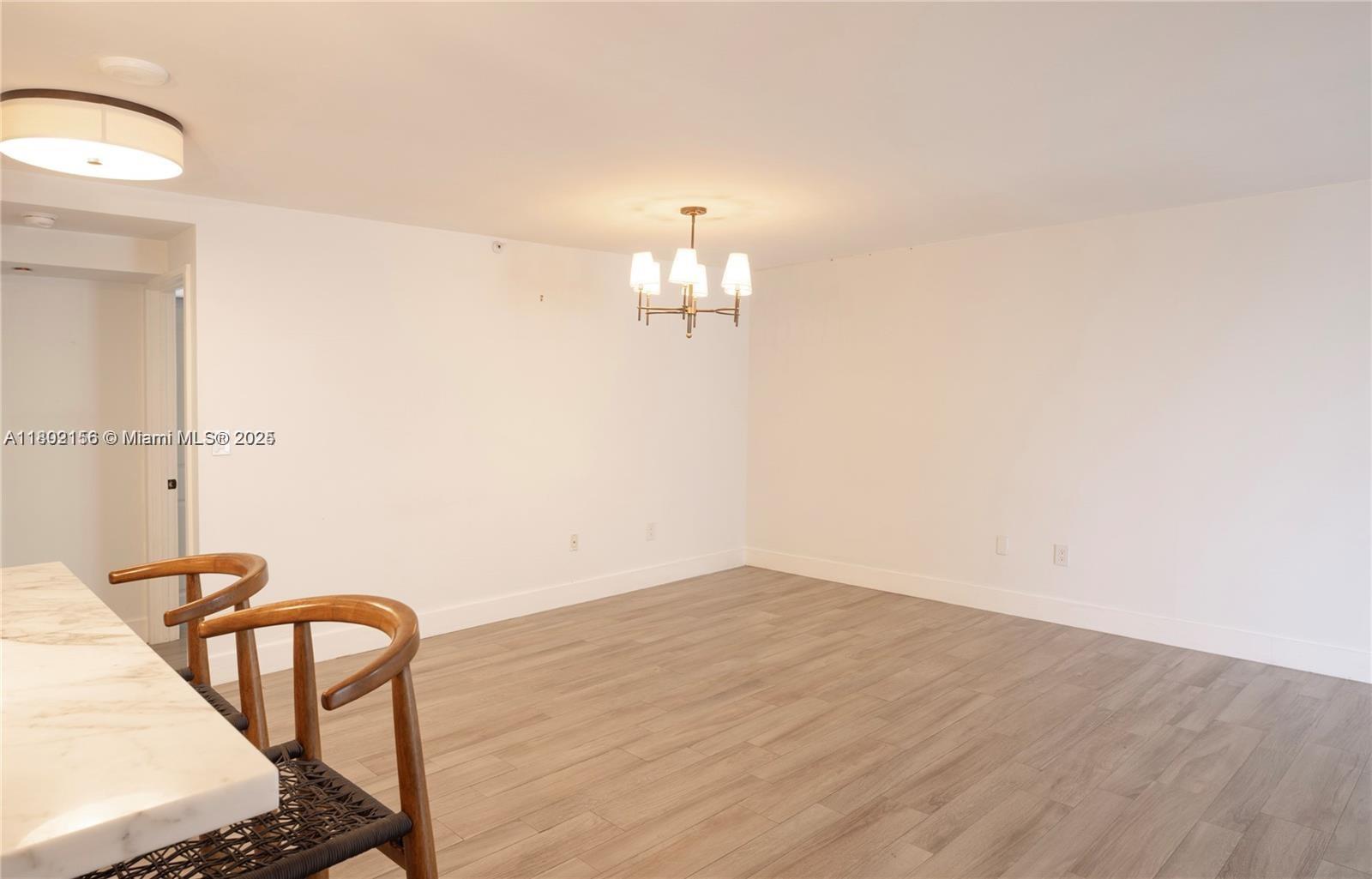 6061 Collins Ave 7d Property Photo 13