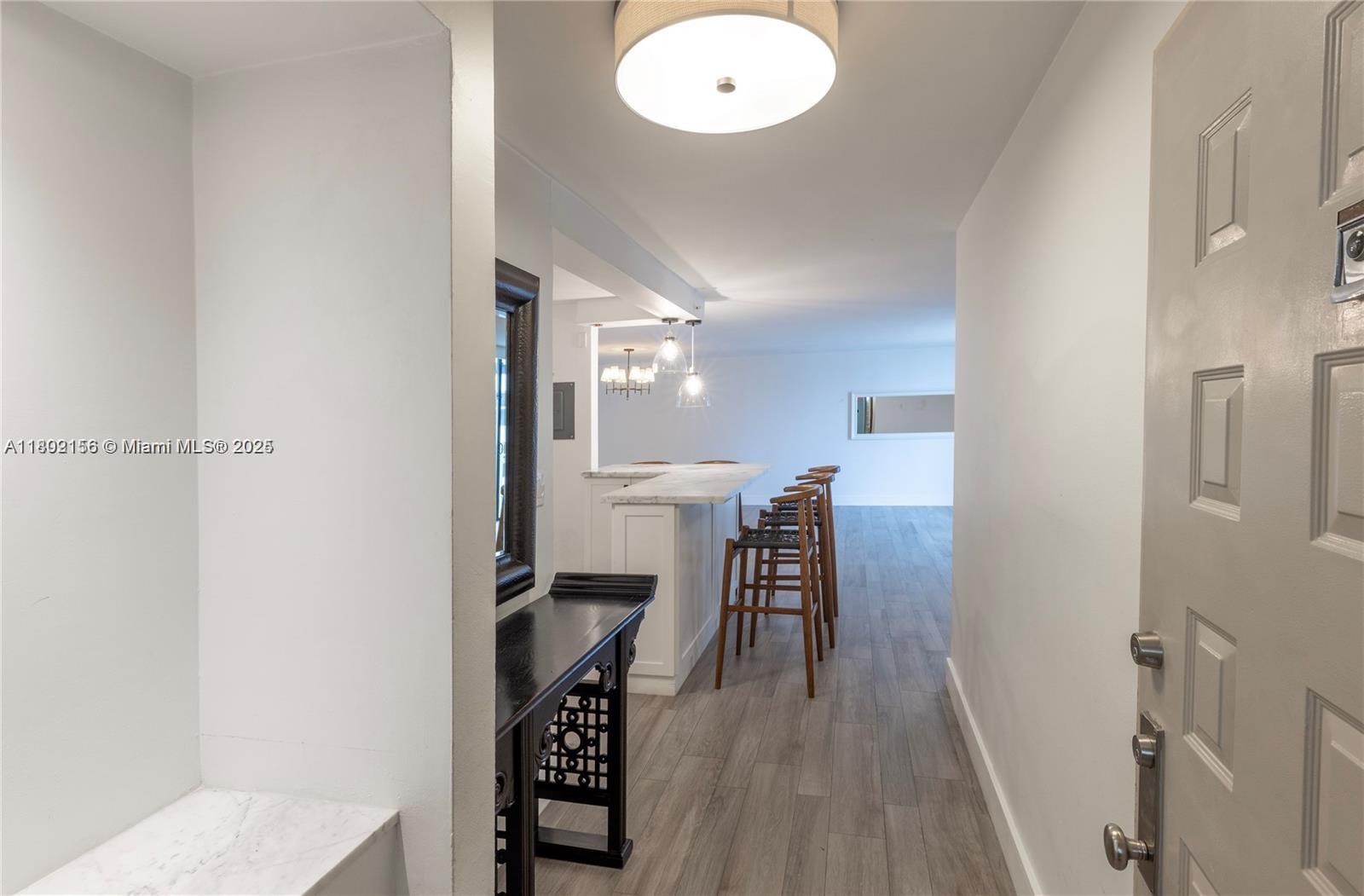 6061 Collins Ave 7d Property Photo 15