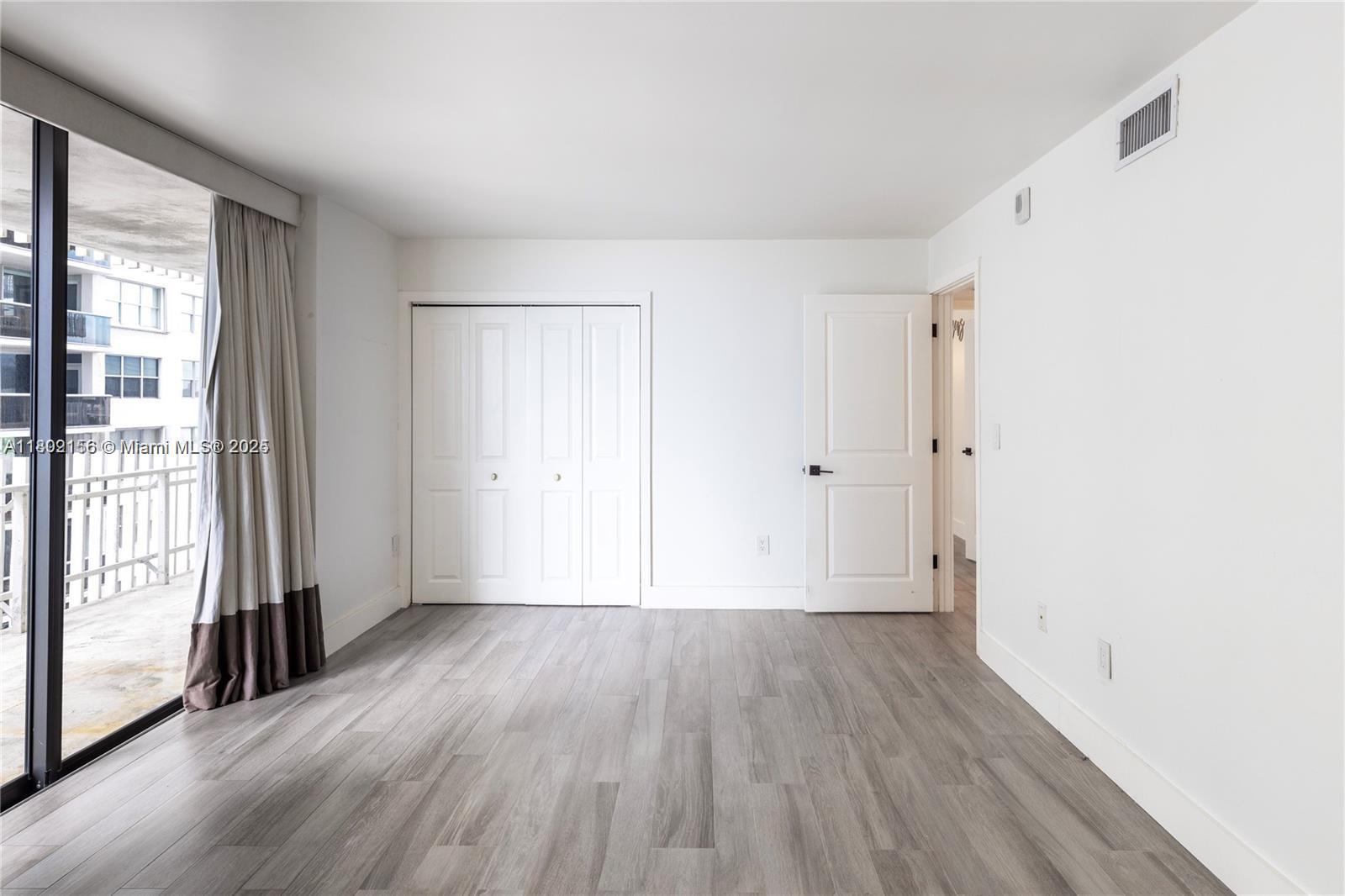 6061 Collins Ave 7d Property Photo 18