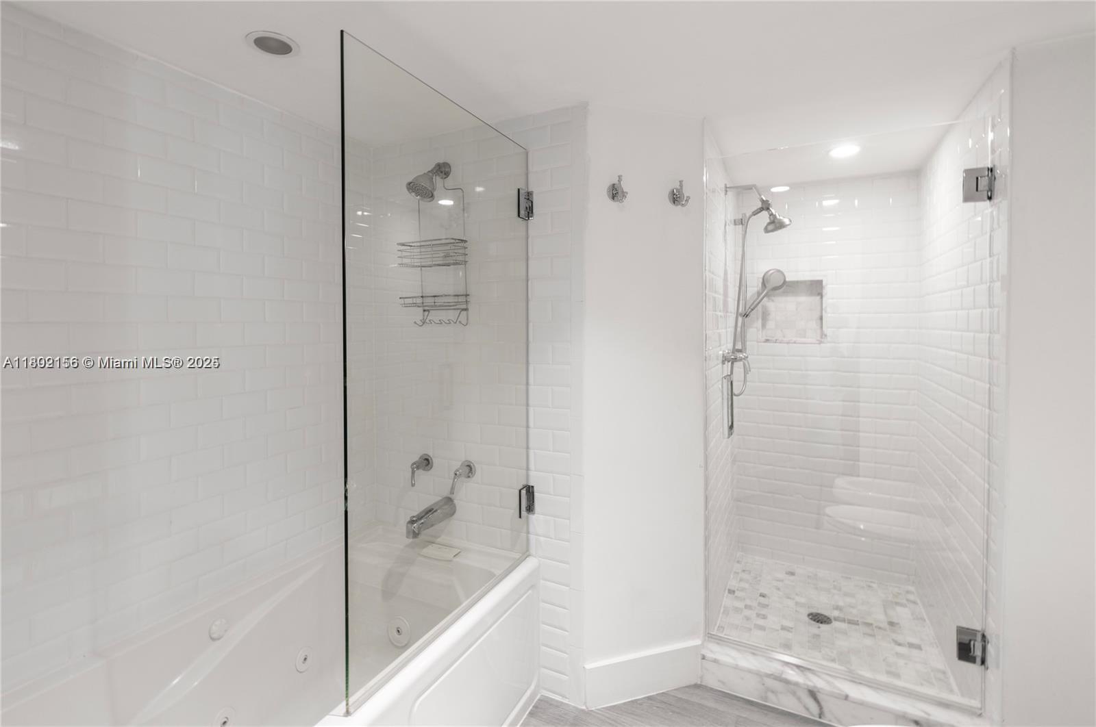 6061 Collins Ave 7d Property Photo 19