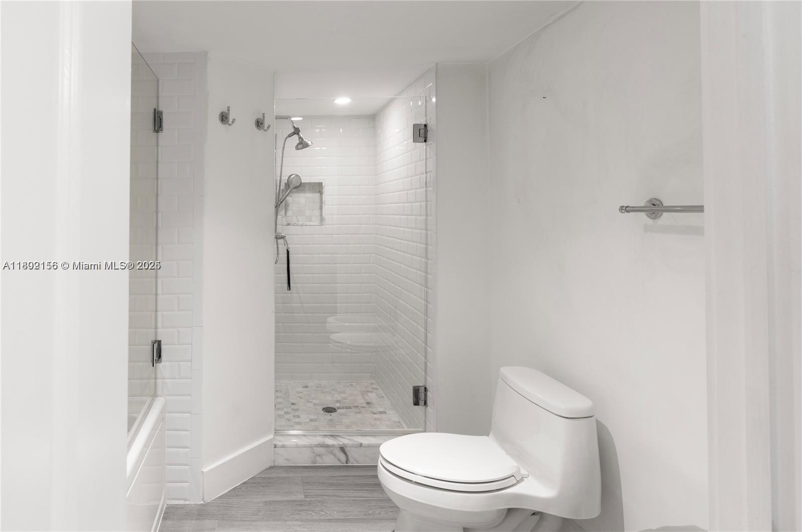 6061 Collins Ave 7d Property Photo 20