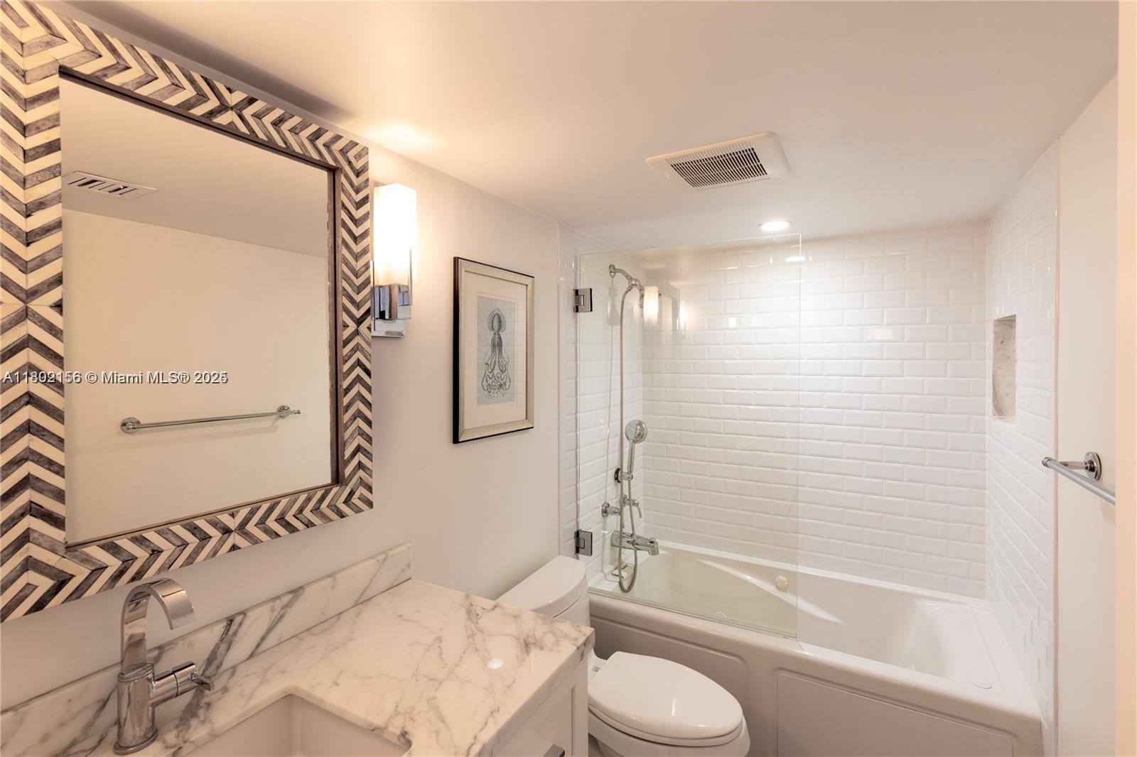 6061 Collins Ave 7d Property Photo 23