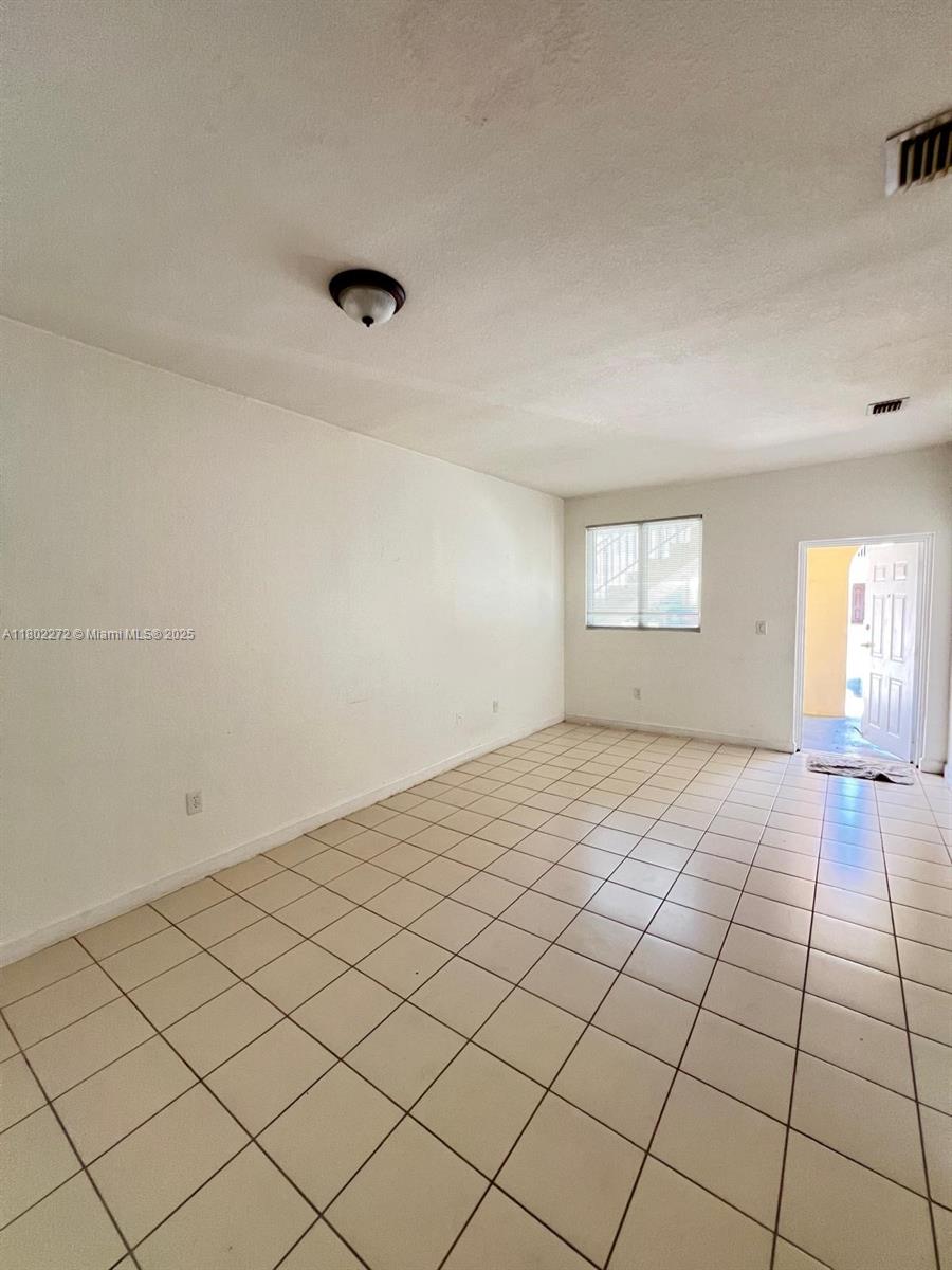 1662 SE 27th Dr 103 Property Photo 1