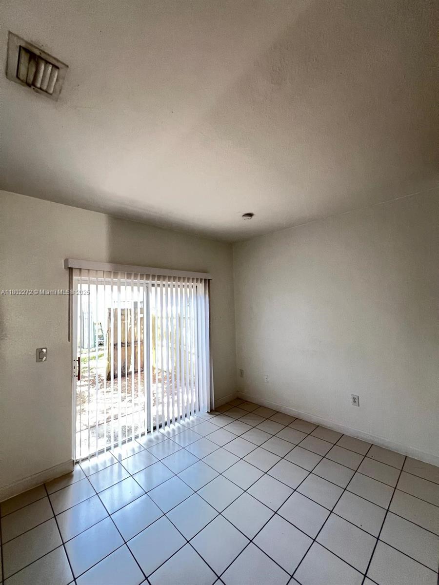 1662 Se 27th Dr 103 Property Photo 2