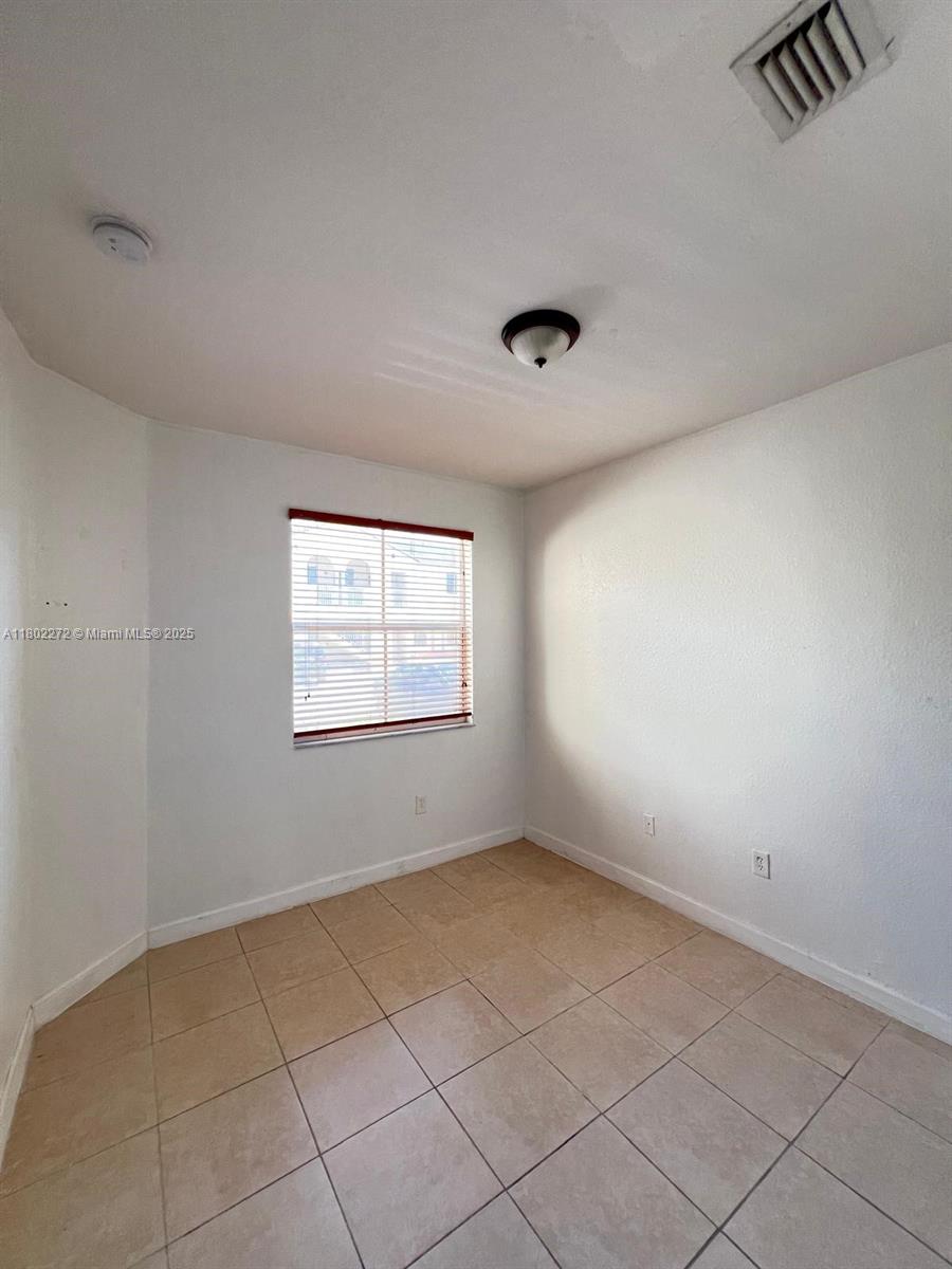 1662 Se 27th Dr 103 Property Photo 4