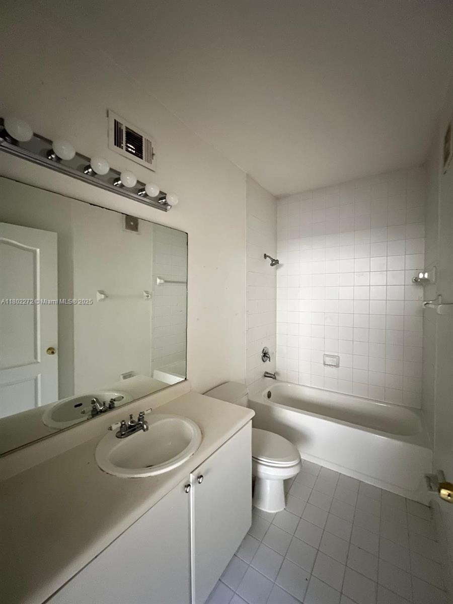 1662 Se 27th Dr 103 Property Photo 13