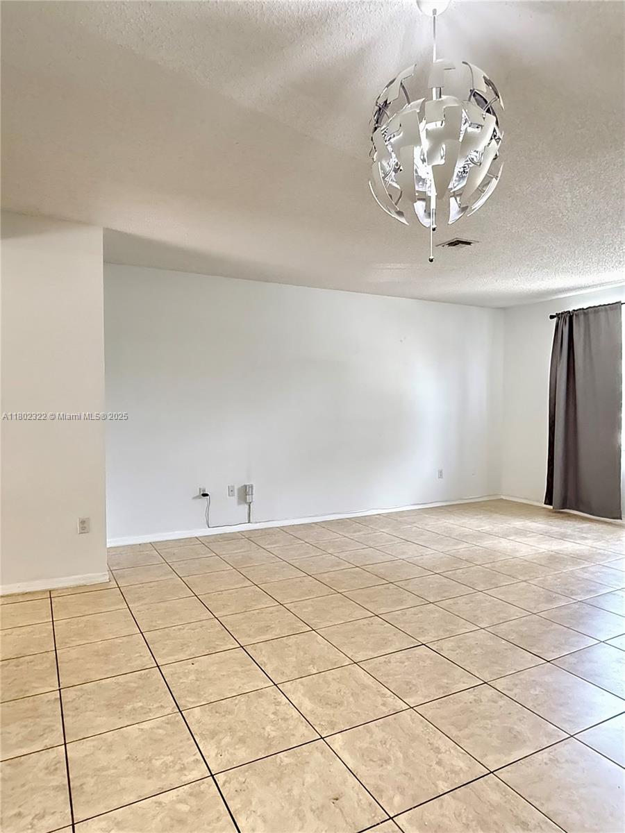 947 Ne 42nd Ter 947 Property Photo 3