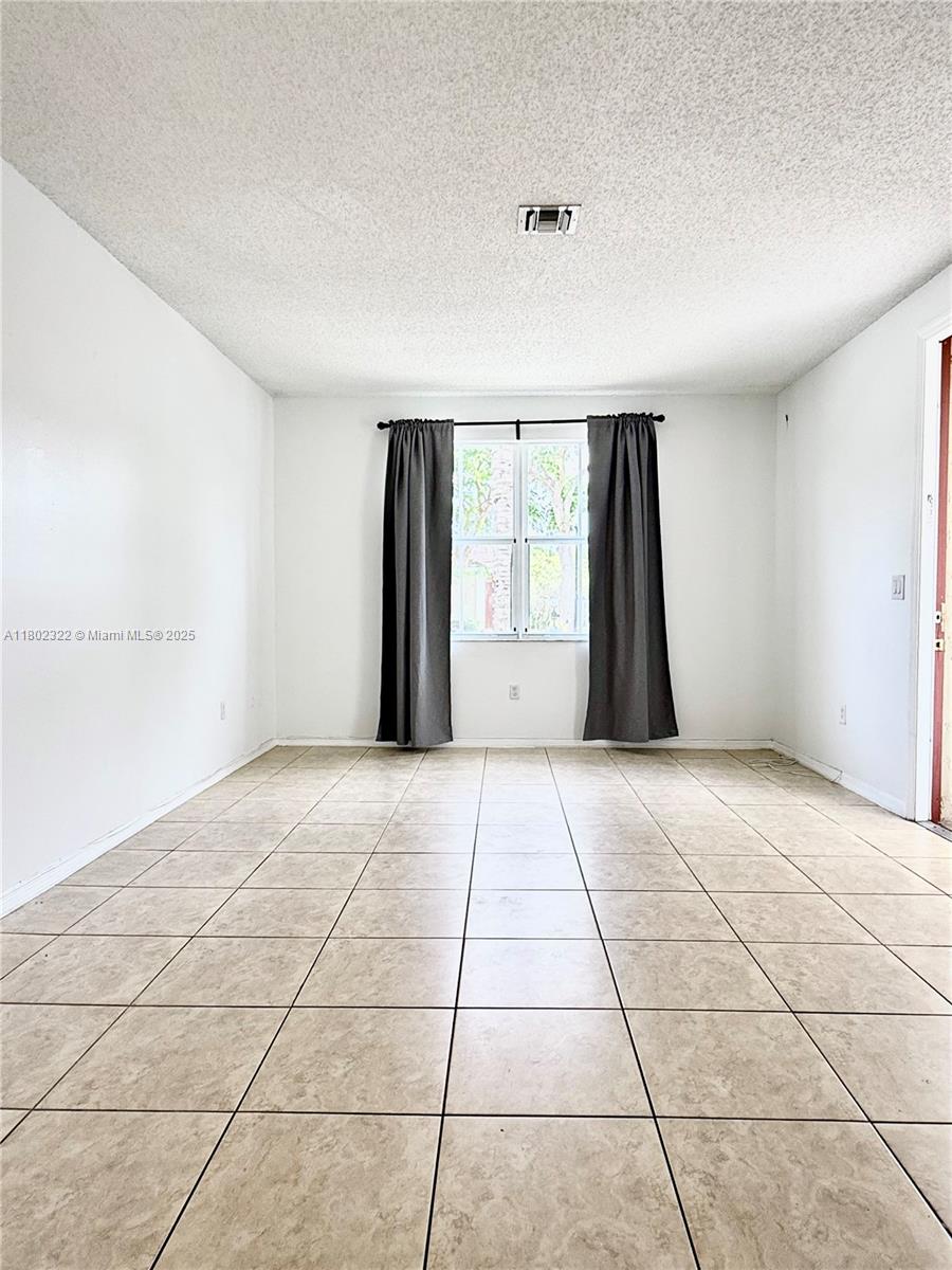 947 Ne 42nd Ter 947 Property Photo 4