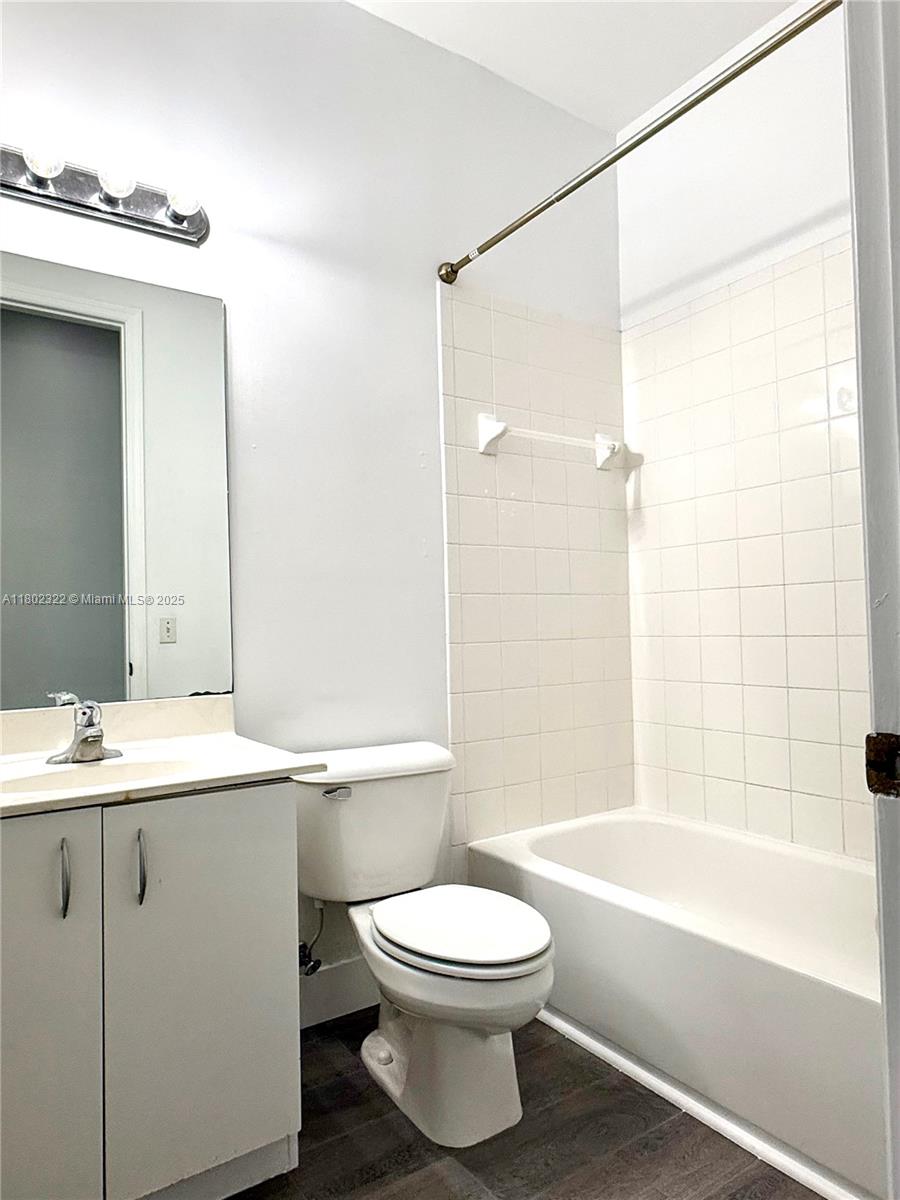 947 Ne 42nd Ter 947 Property Photo 16