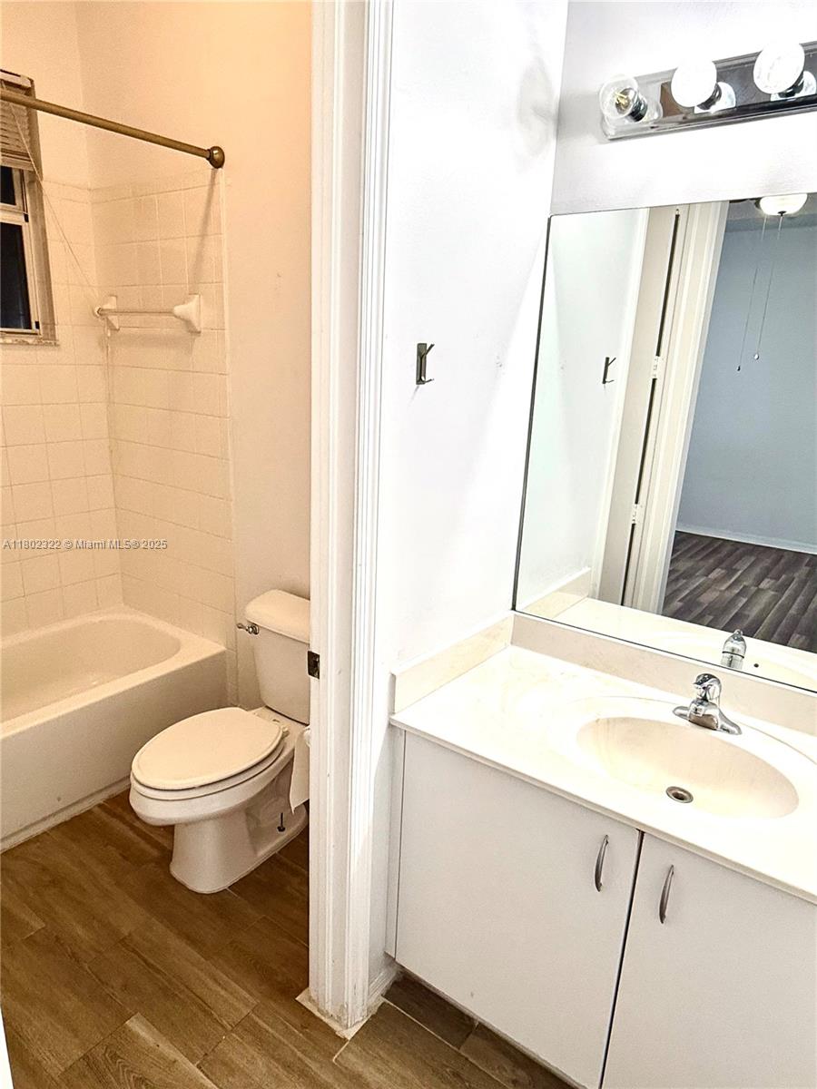 947 Ne 42nd Ter 947 Property Photo 24