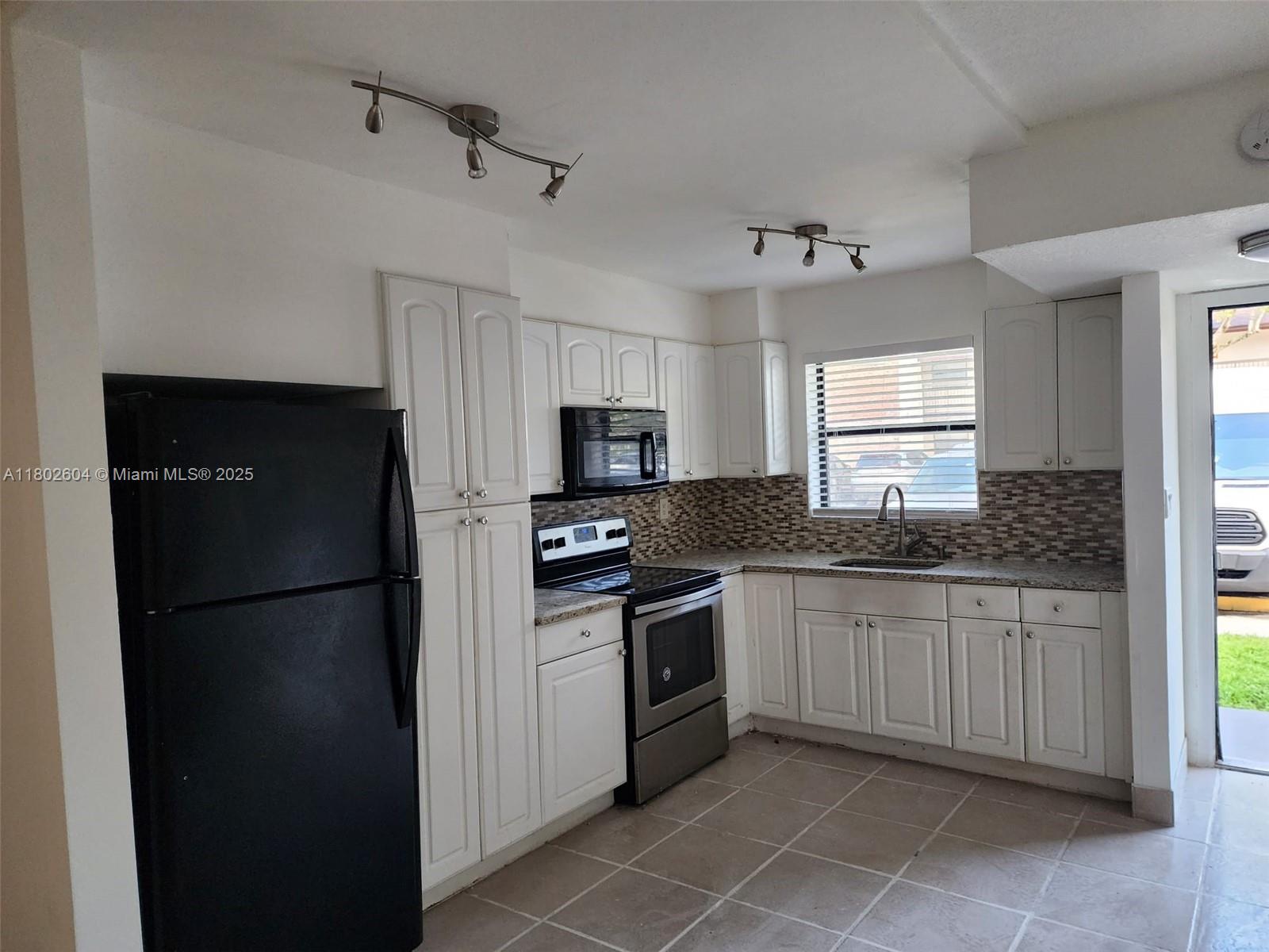 6020 Shakerwood Cir 103 Property Photo 1