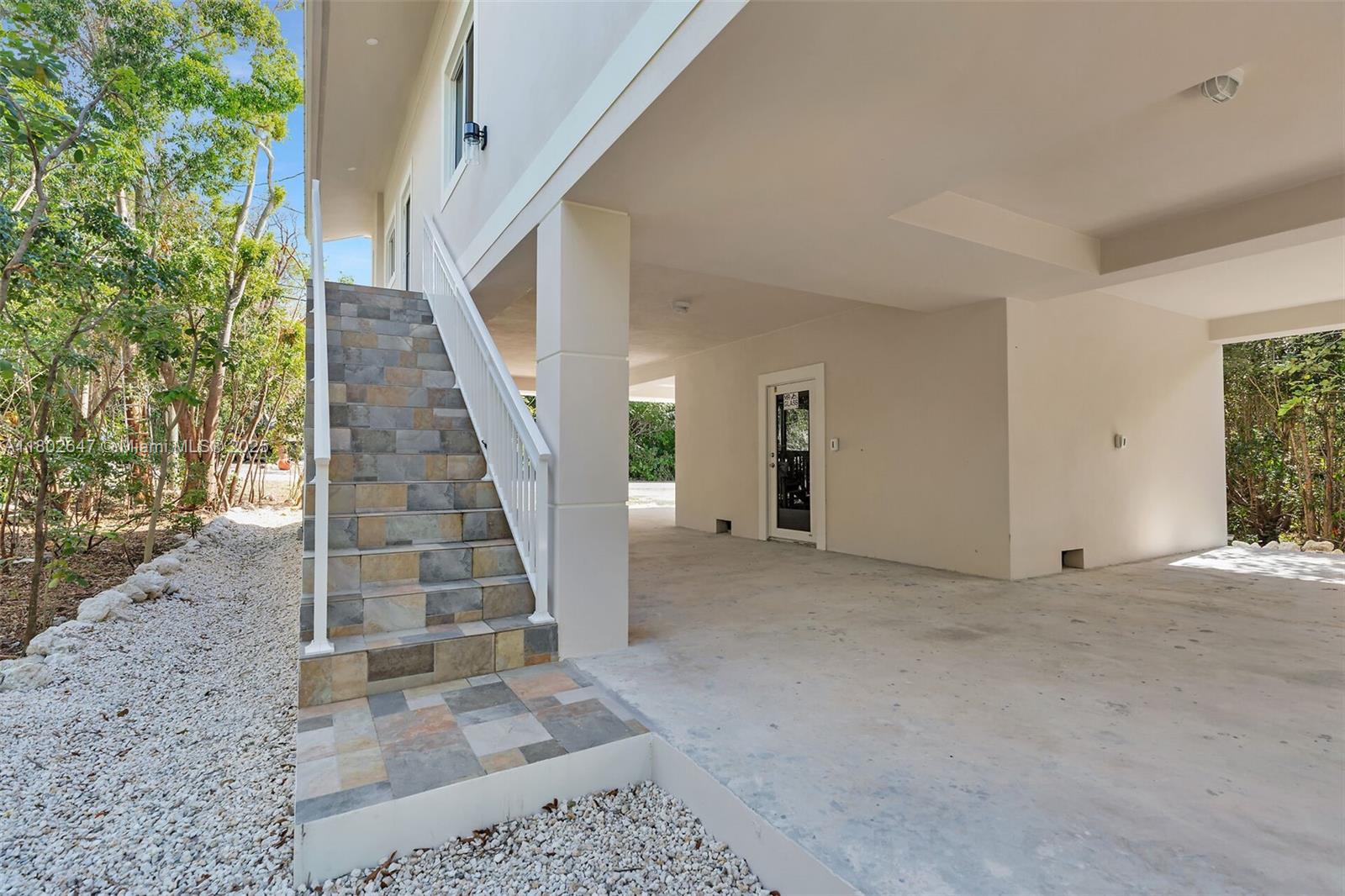 14 Tarpon Ave Property Photo 6